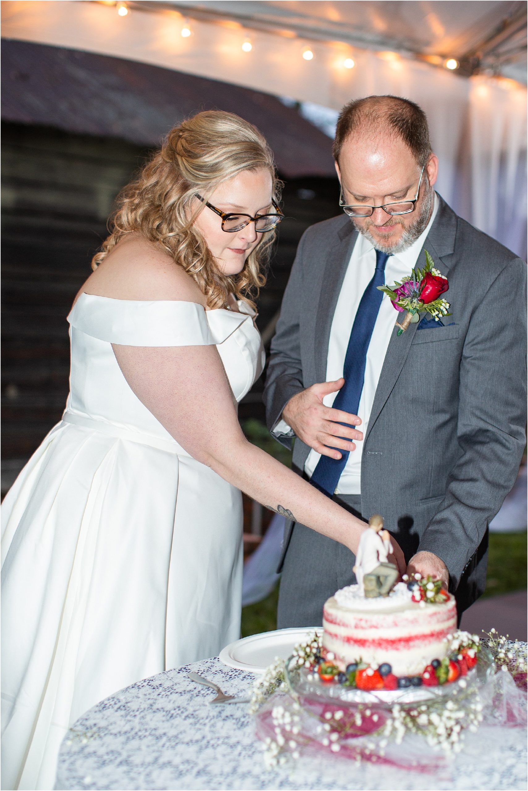 newlweds cut small wedding cake