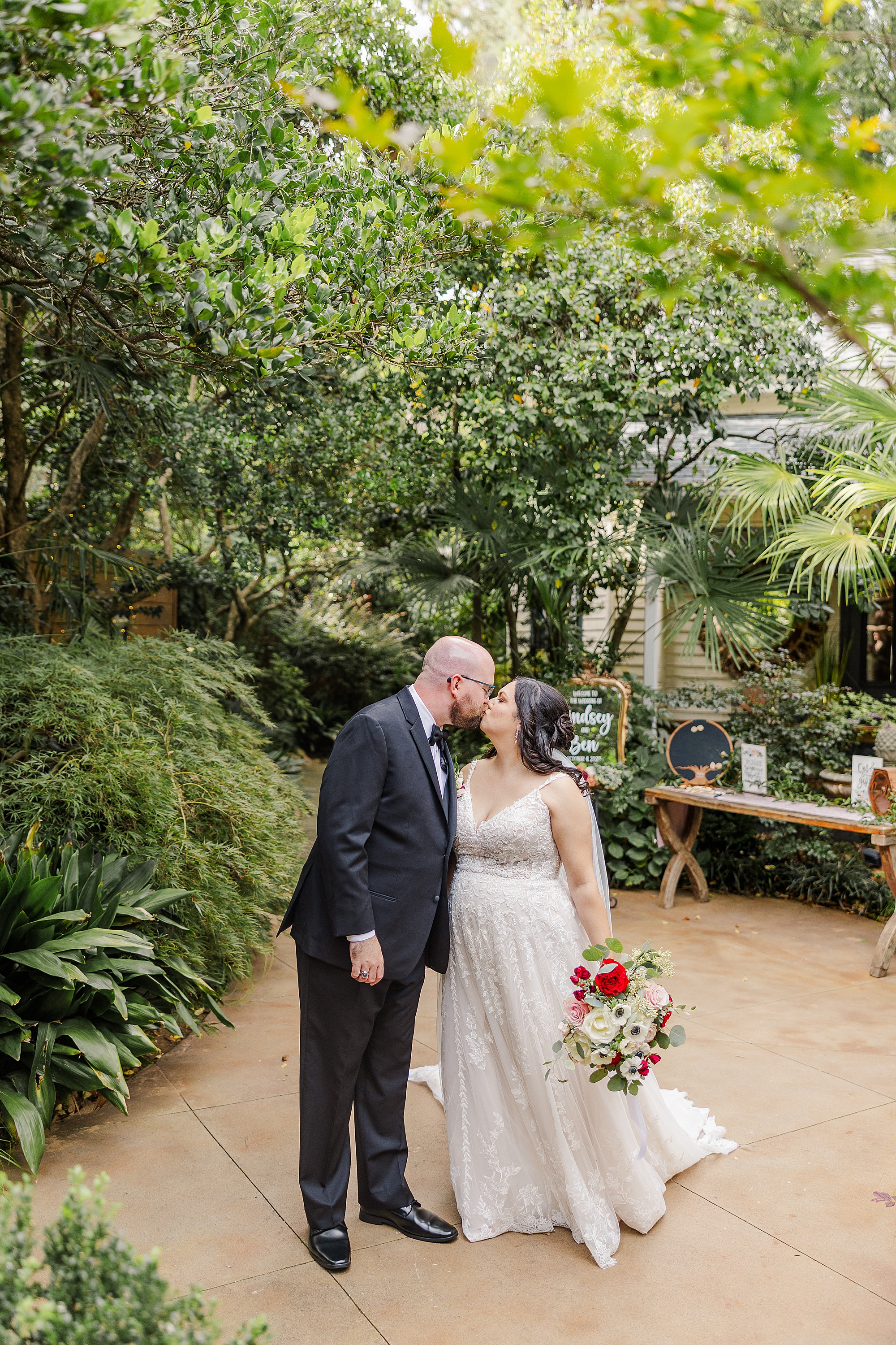 Wedding reception at River Road Jasmine Houses photographed by Katie Jaynes